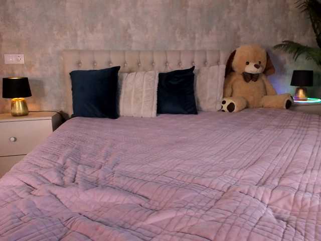 Raisa1gee's BongaCams show and profile