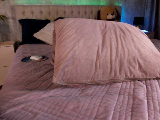 Raisa1gee's BongaCams show and profile