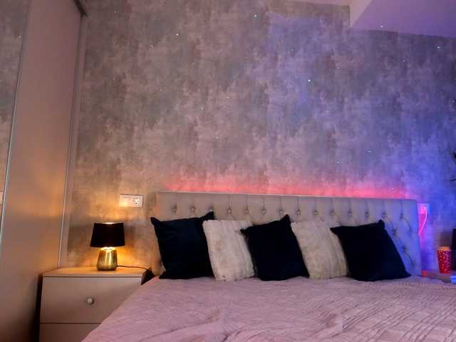 Raisa1gee's BongaCams show and profile