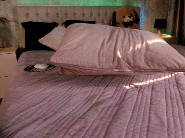 Raisa1gee's BongaCams show and profile