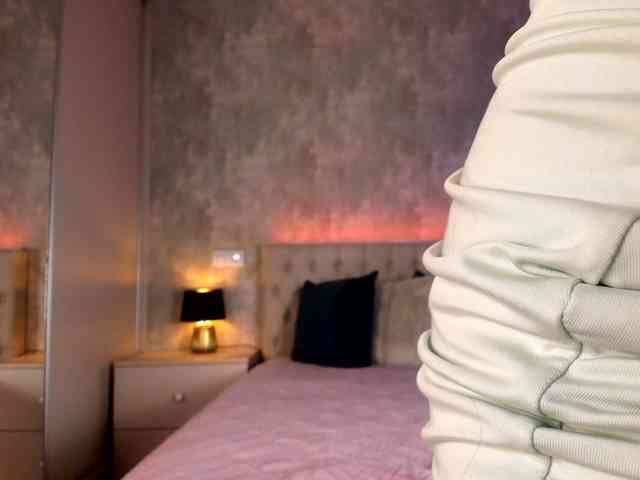Raisa1gee webcam