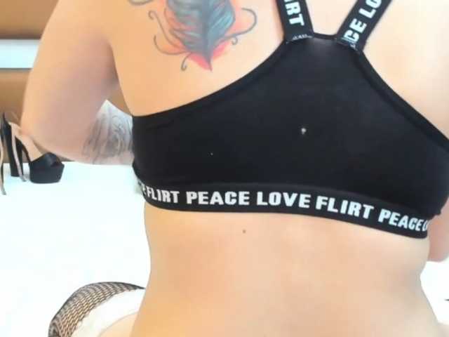 TrixyTaylor's BongaCams show and profile