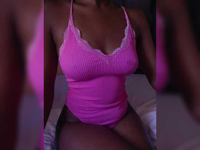 Webcam performer Junea online show Junea