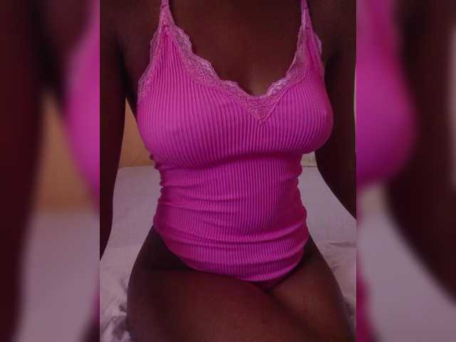 junea's BongaCams show and profile