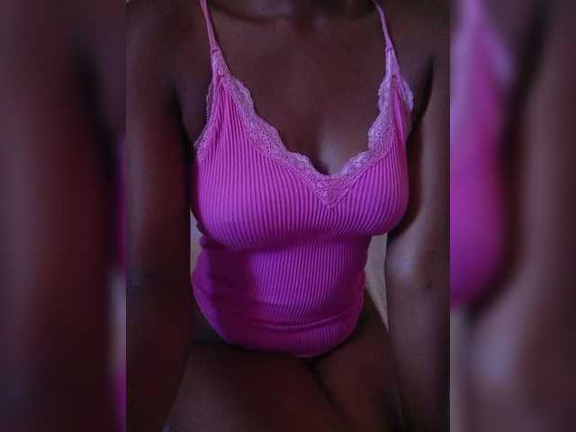 junea Live Cam on BongaCams