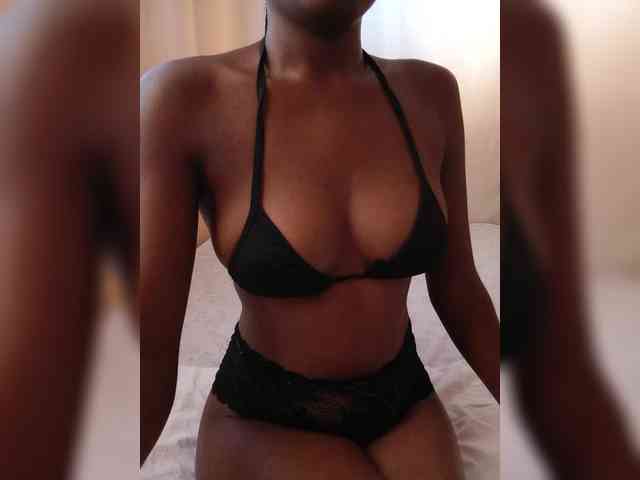 junea Live Webcam on BongaCams