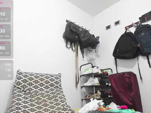 le modèle mia1-soman2 est en webcam porno dans un show sur le site bongacams, il possède les tags suivants: Latino/Hispanic,Brunette,Hairy