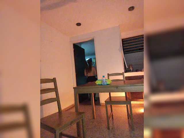 littleDanni's BongaCams show and profile