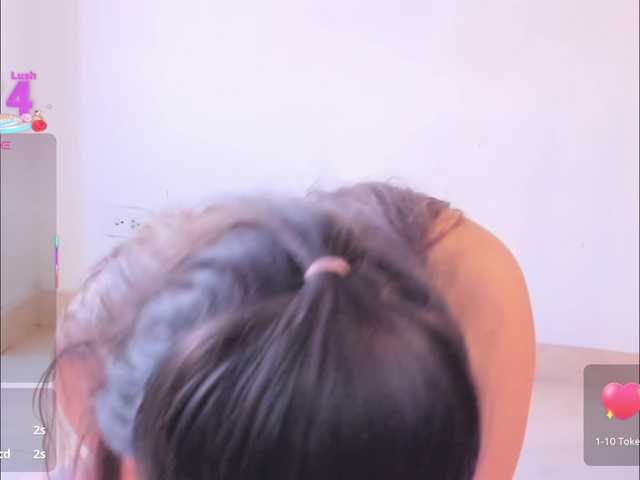 littleDanni's BongaCams show and profile