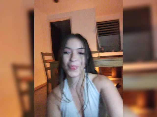 littleDanni's BongaCams show and profile