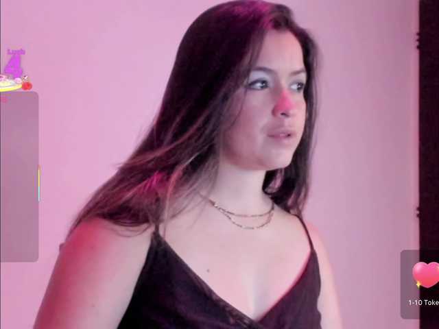 littleDanni's BongaCams show and profile