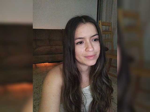 littleDanni's BongaCams show and profile