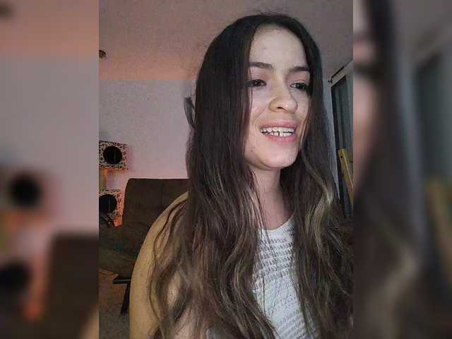 littleDanni's BongaCams show and profile