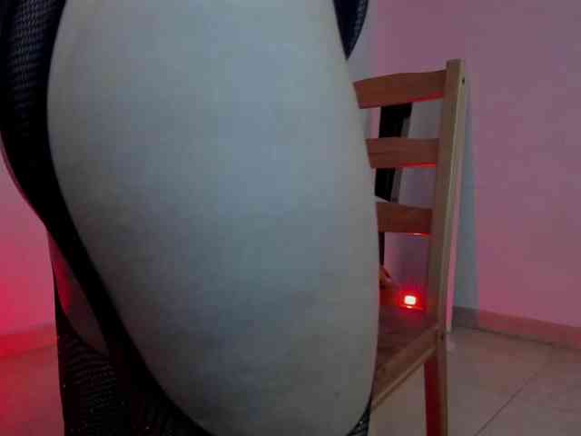 striptease chatroom LittleDanni