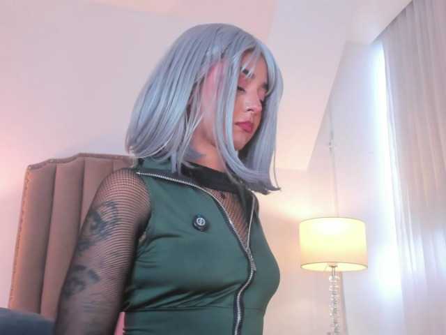 Emma-Torres1's BongaCams show and profile