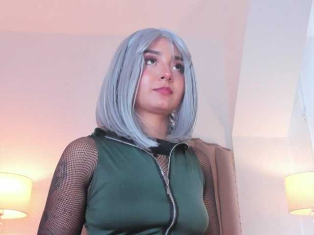 Emma-Torres1's BongaCams show and profile