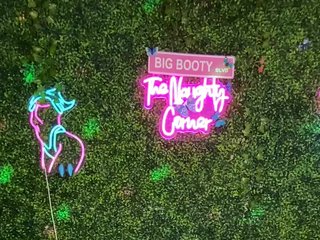 SarenaSoThick Porn Show