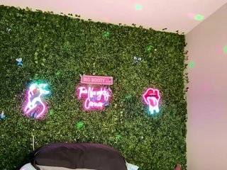 SarenaSoThick Porn Show