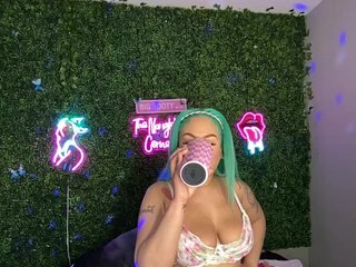 SarenaSoThick Porn Show