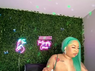 SarenaSoThick Porn Show