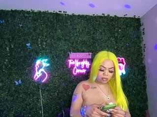 SarenaSoThick Porn Show
