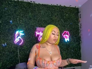 SarenaSoThick Porn Show