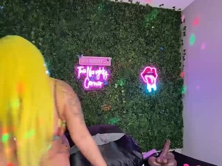 SarenaSoThick Porn Show