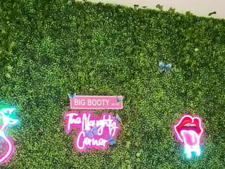 SarenaSoThick Porn Show