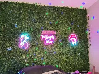 SarenaSoThick Porn Show