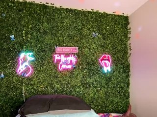 SarenaSoThick Porn Show