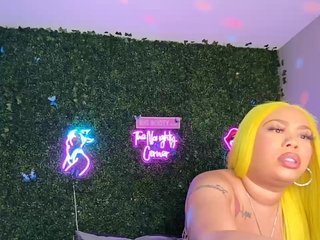 SarenaSoThick Porn Show