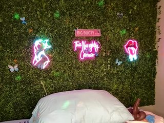 SarenaSoThick Porn Show