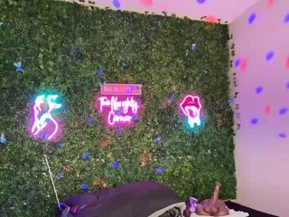 SarenaSoThick Porn Show