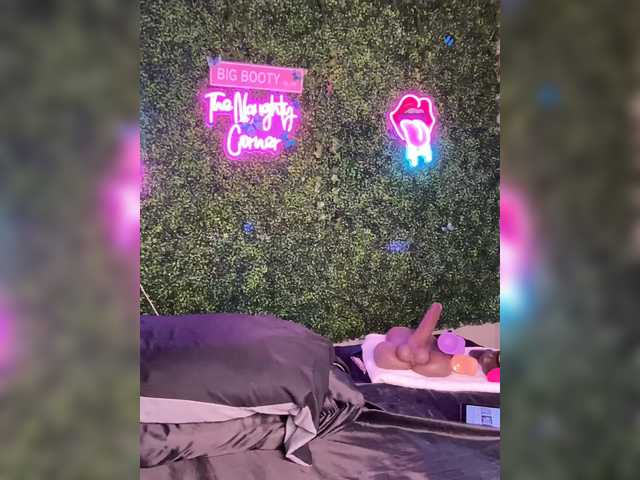 BigButtSarena's BongaCams show and profile