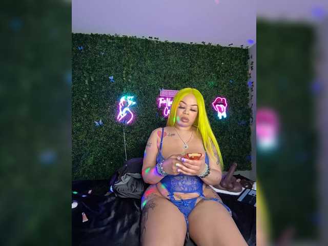 BigButtSarena's BongaCams show and profile