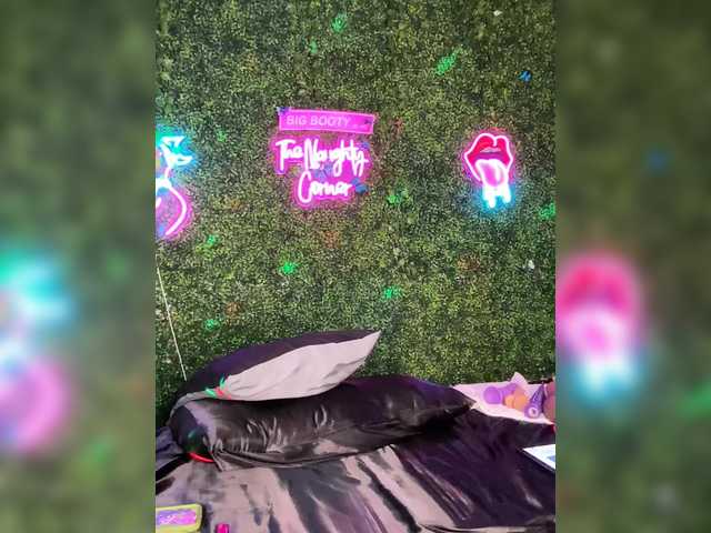 BigButtSarena's BongaCams show and profile