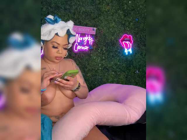 BigButtSarena's BongaCams show and profile