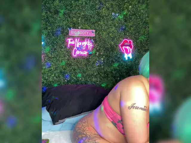 BigButtSarena's BongaCams show and profile