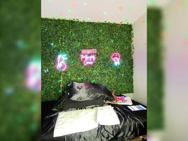 BigButtSarena's BongaCams show and profile