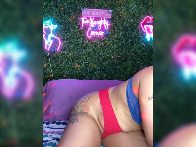 BigButtSarena's BongaCams show and profile