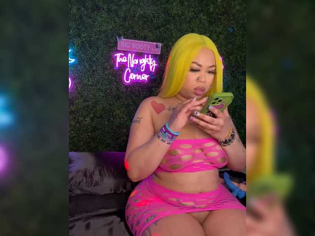 BigButtSarena's BongaCams show and profile