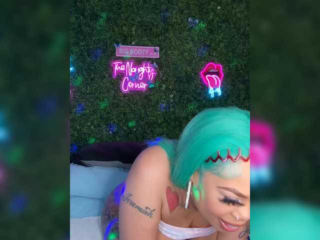 BigButtSarena's BongaCams show and profile