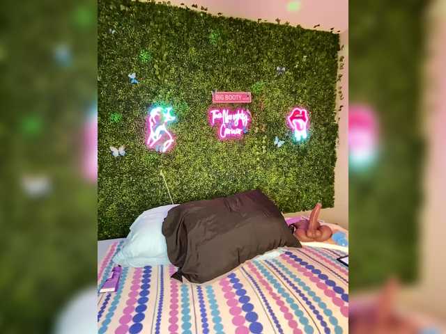 BigButtSarena's BongaCams show and profile