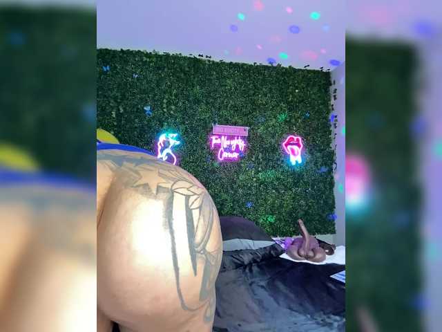 BigButtSarena's BongaCams show and profile