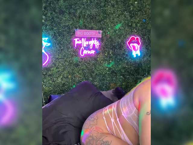 BigButtSarena's BongaCams show and profile