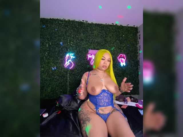 BigButtSarena's BongaCams show and profile