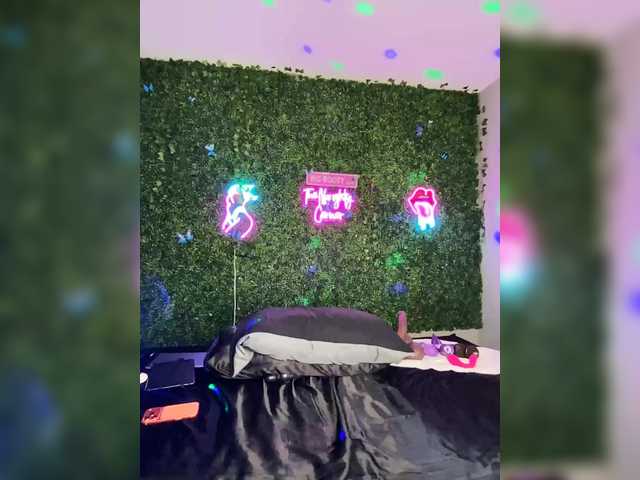 BigButtSarena's BongaCams show and profile