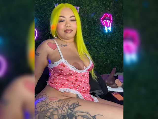 BigButtSarena's BongaCams show and profile