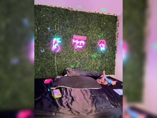 BigButtSarena's BongaCams show and profile