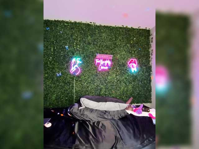 BigButtSarena's BongaCams show and profile